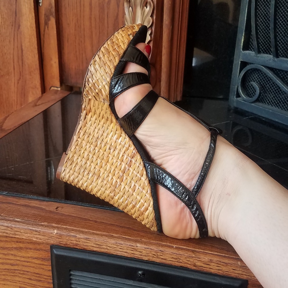 Bebe basket weave wedges
